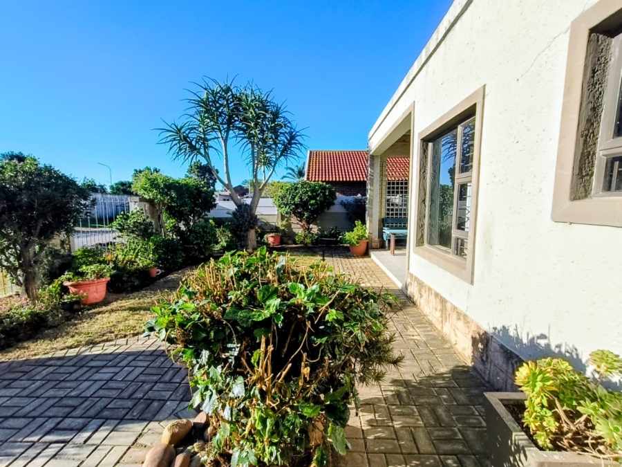 3 Bedroom Property for Sale in Wavecrest Eastern Cape